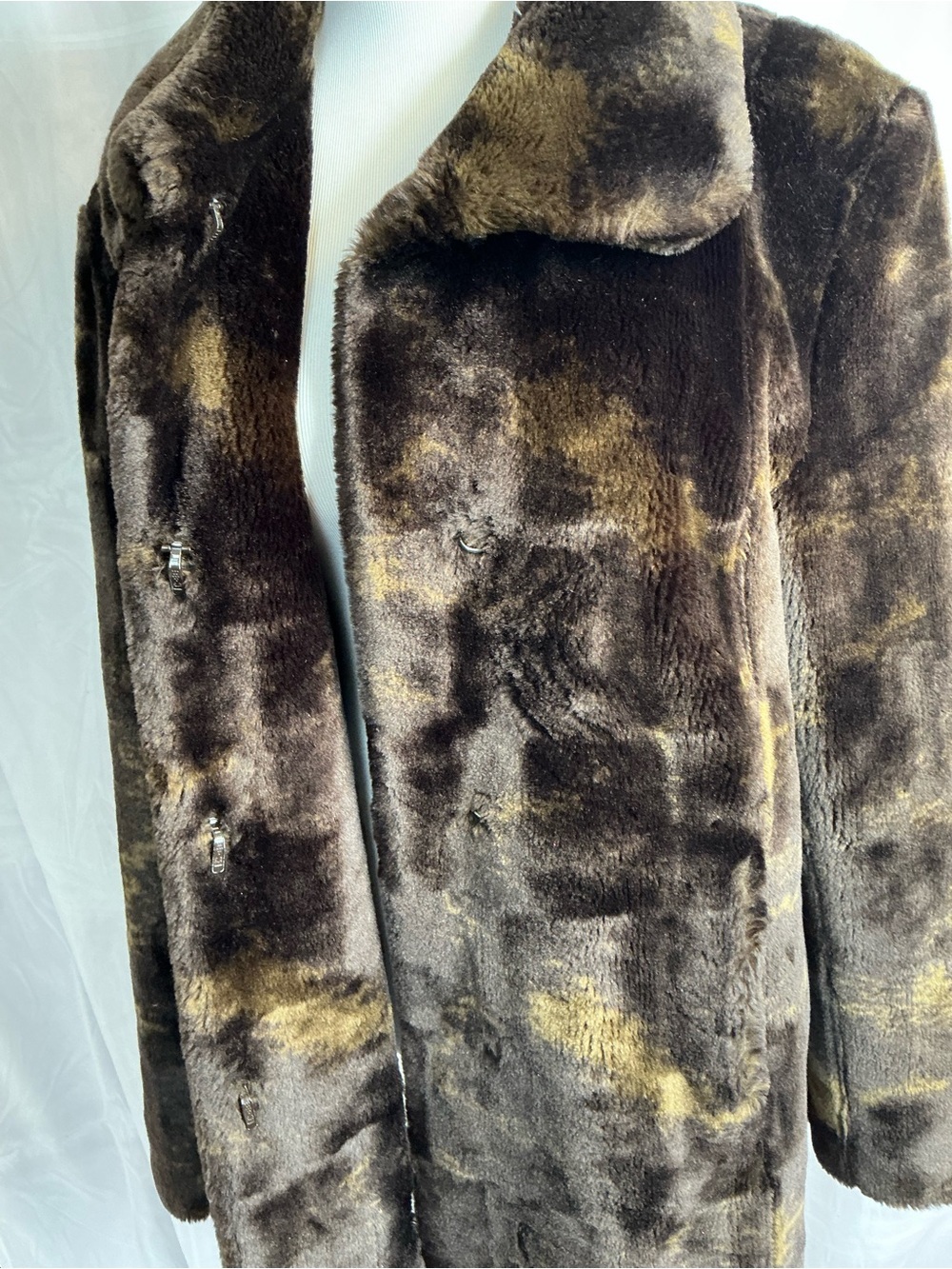 2362 - Plush Faux Fur  Jacket in Brown and Tan - Picture 4 of 12